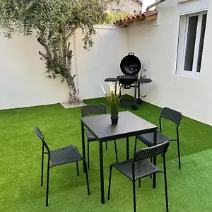 https://les-jardins-marseillais-1-appartement-4-personnes.fr-provencehotel.com